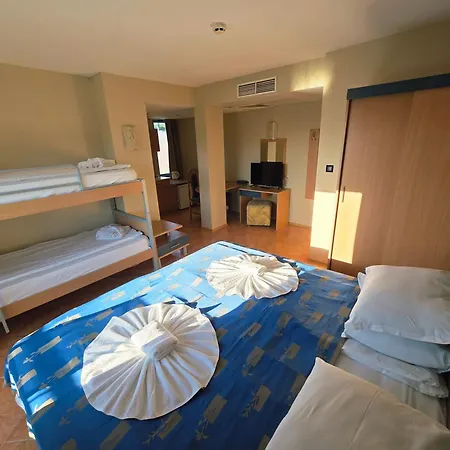 Готель Bora Bora