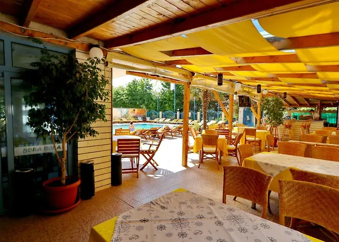 Bora Bora Szálloda Napospart